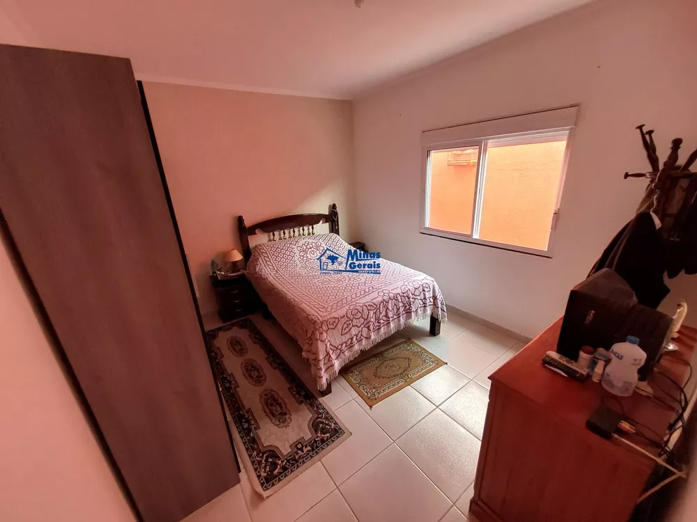 Casa à venda com 3 quartos, 90m² - Foto 1