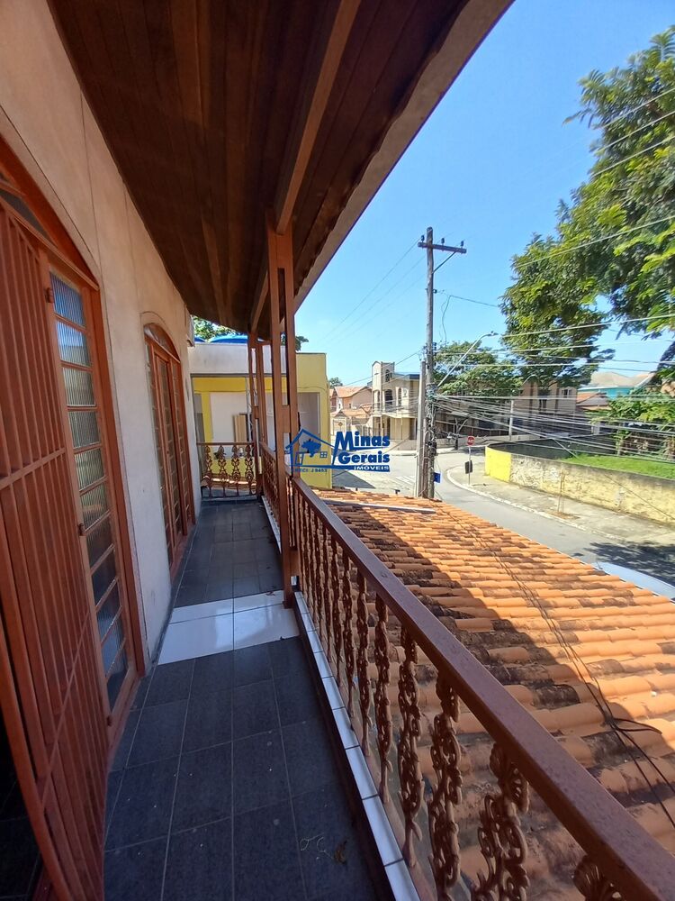 Casa para alugar com 3 quartos, 130m² - Foto 1