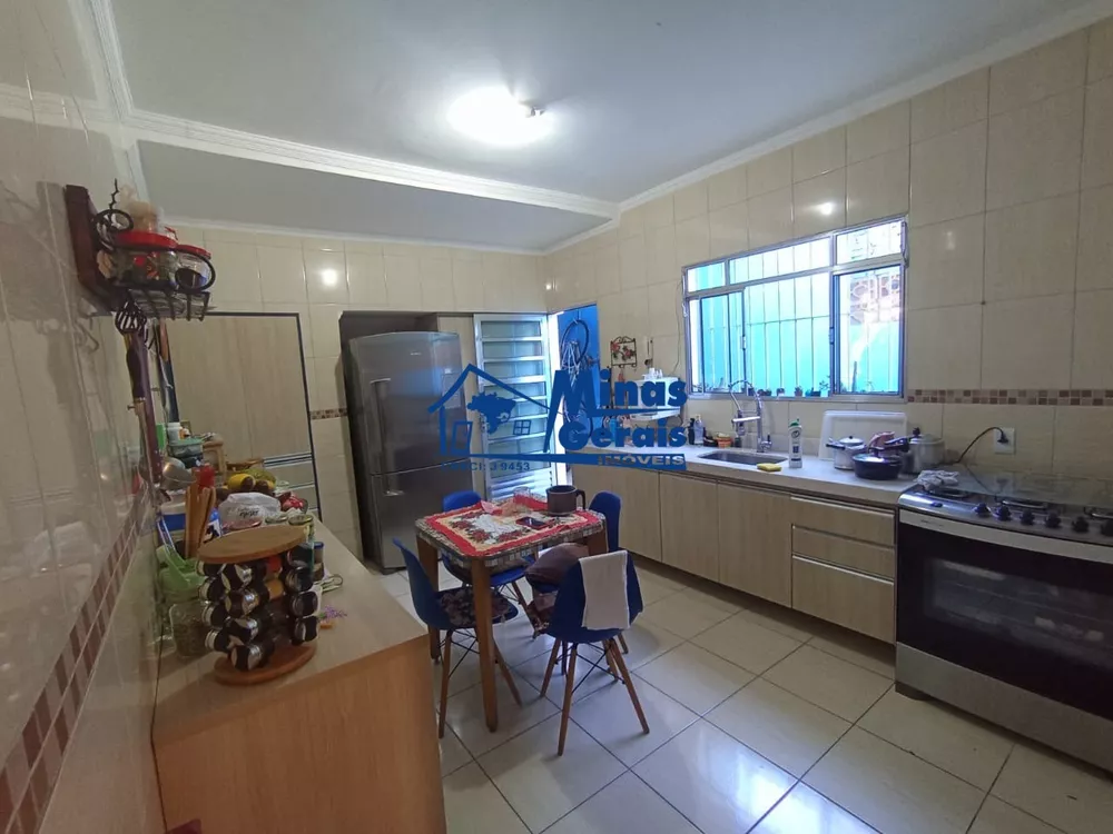 Casa à venda com 3 quartos, 150m² - Foto 2