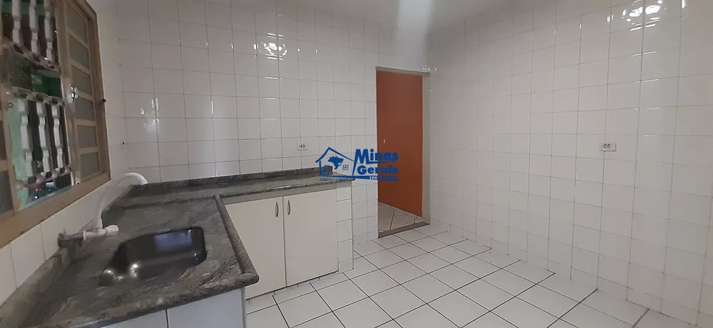 Casa à venda com 2 quartos, 90m² - Foto 2