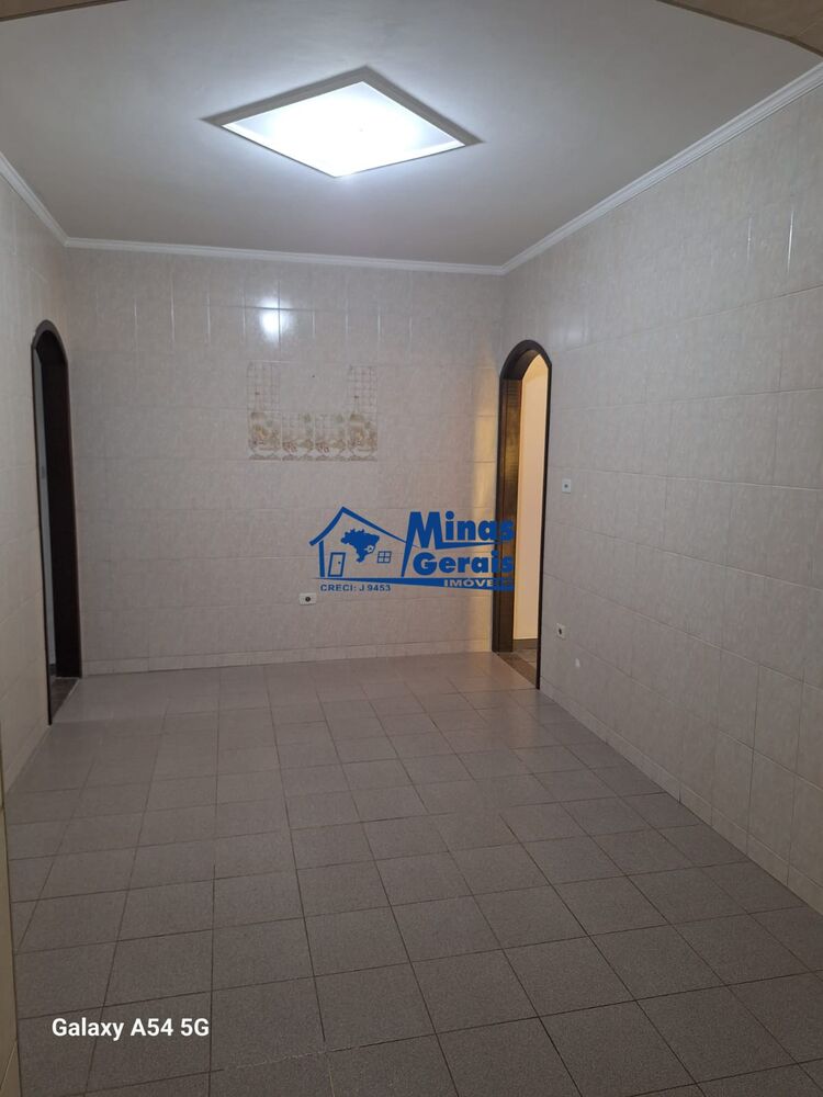 Casa à venda com 3 quartos, 94m² - Foto 4