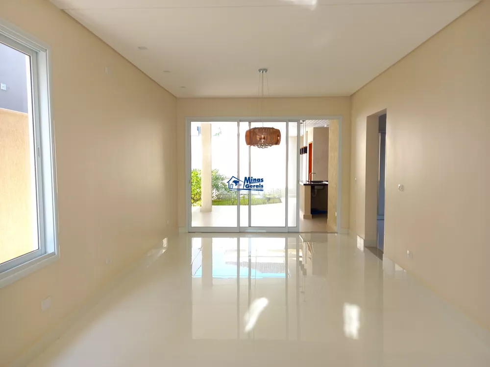 Casa de Condomínio à venda com 3 quartos, 241m² - Foto 4