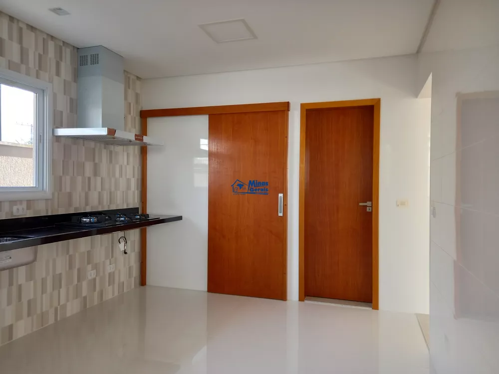 Casa de Condomínio à venda com 3 quartos, 241m² - Foto 6