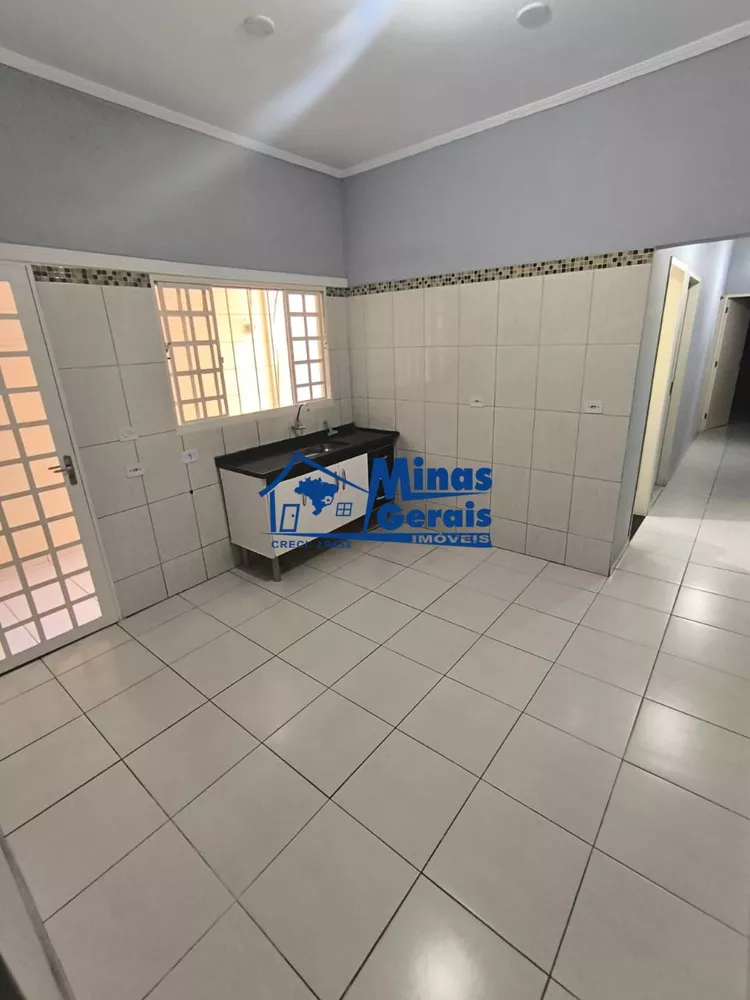 Casa à venda com 3 quartos, 64m² - Foto 4