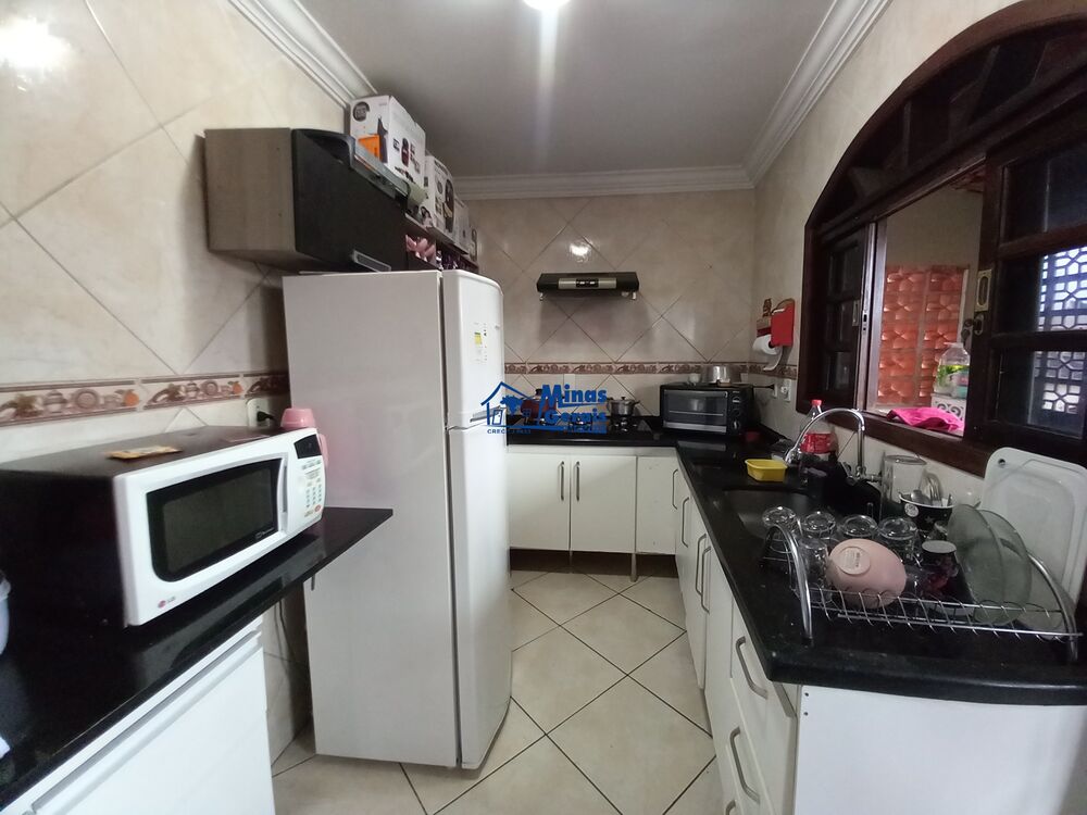 Casa à venda com 4 quartos, 142m² - Foto 2