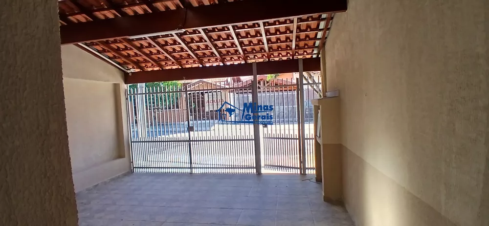 Casa à venda com 3 quartos, 150m² - Foto 2