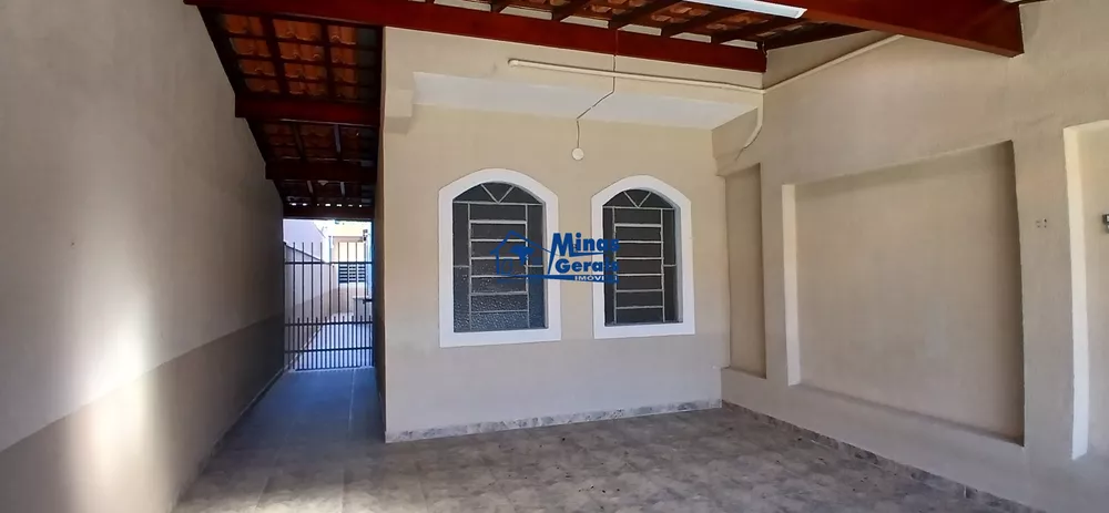 Casa à venda com 3 quartos, 150m² - Foto 1