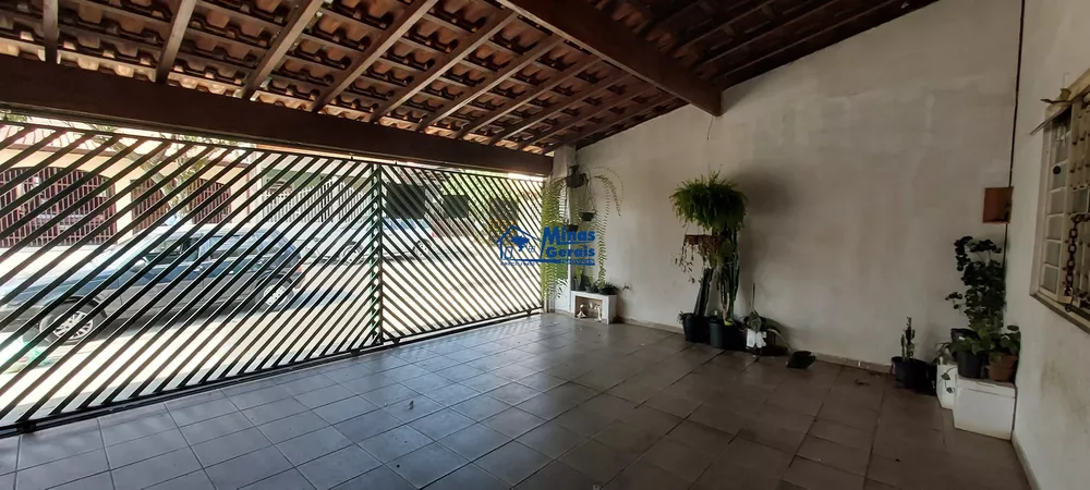 Casa à venda com 3 quartos, 150m² - Foto 1