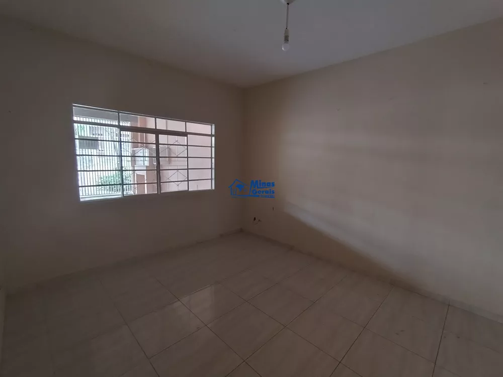 Casa à venda com 2 quartos, 95m² - Foto 2