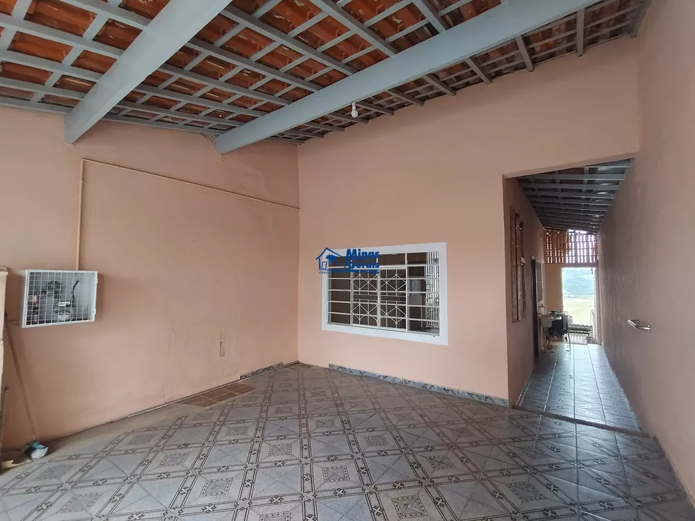 Casa à venda com 2 quartos, 95m² - Foto 1