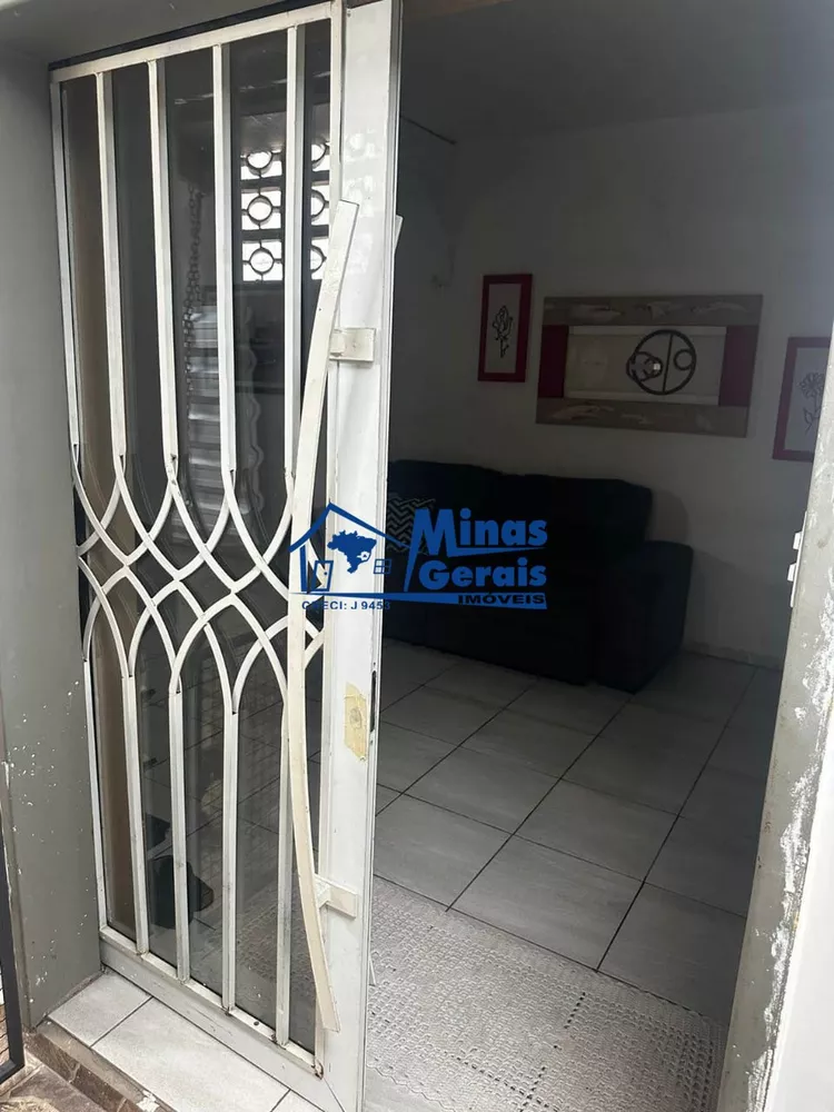 Casa à venda com 3 quartos, 169m² - Foto 2