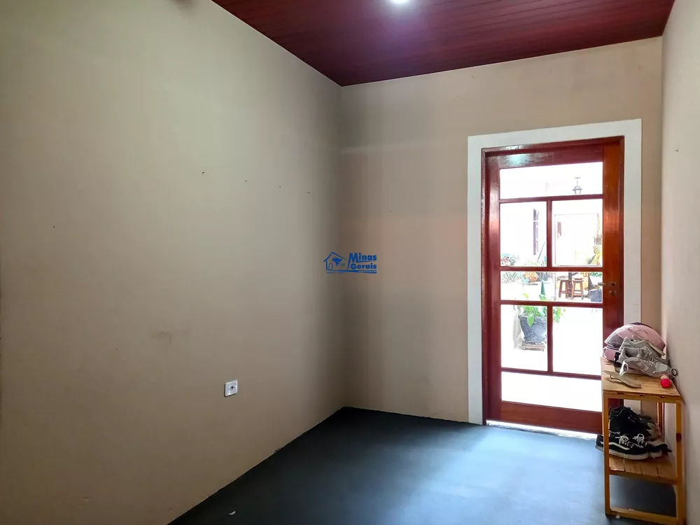 Casa à venda com 3 quartos, 150m² - Foto 4