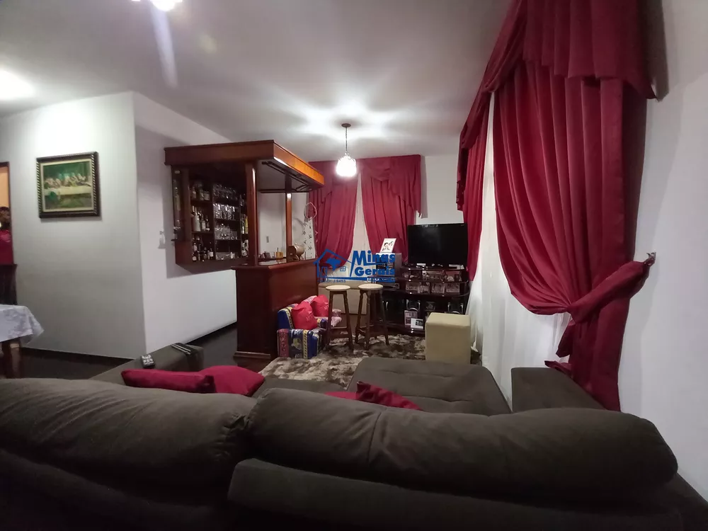 Casa à venda com 5 quartos, 300m² - Foto 3