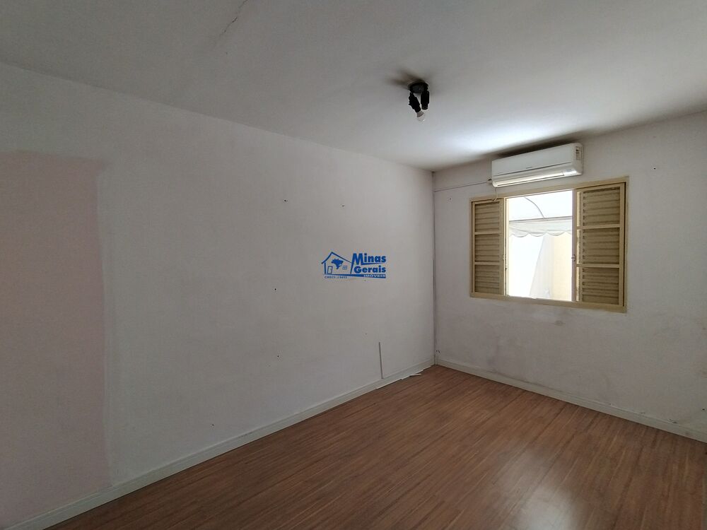 Casa à venda com 3 quartos, 75m² - Foto 11