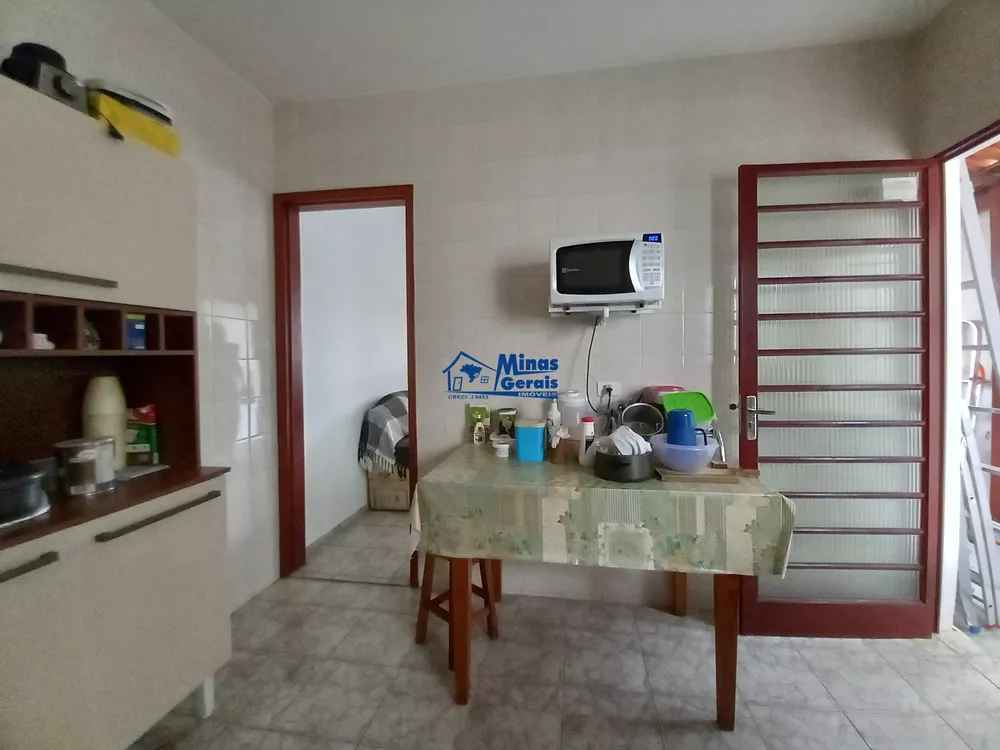 Casa à venda com 2 quartos, 60m² - Foto 4