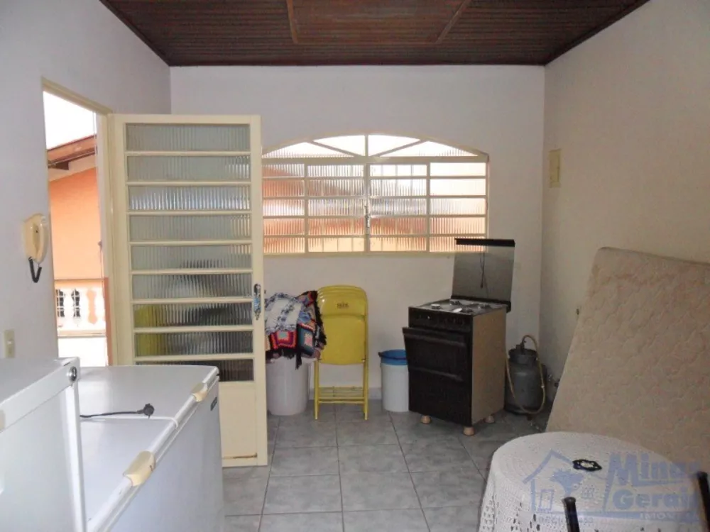 Casa à venda com 3 quartos, 308m² - Foto 2