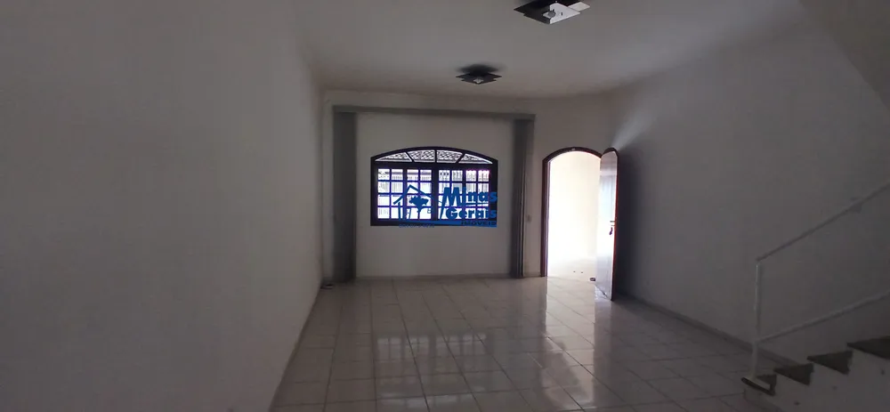 Casa, 3 quartos, 210 m² - Foto 2