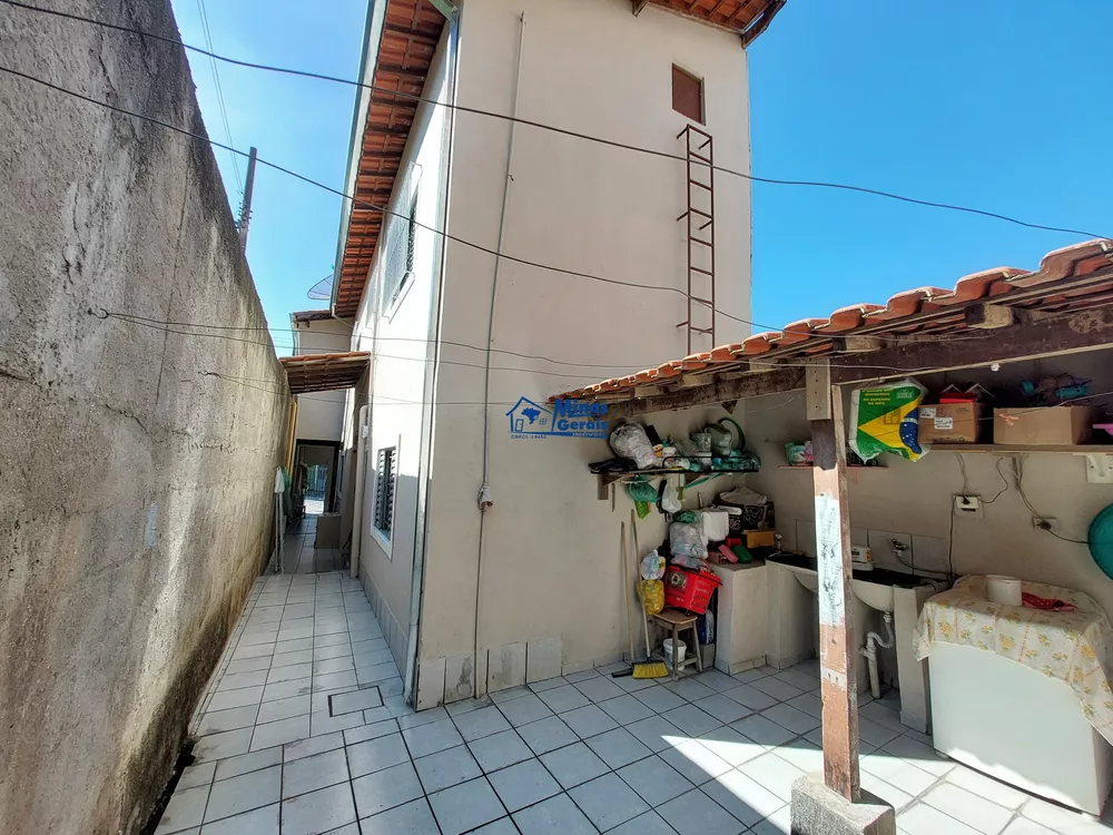 Casa à venda com 3 quartos, 125m² - Foto 1