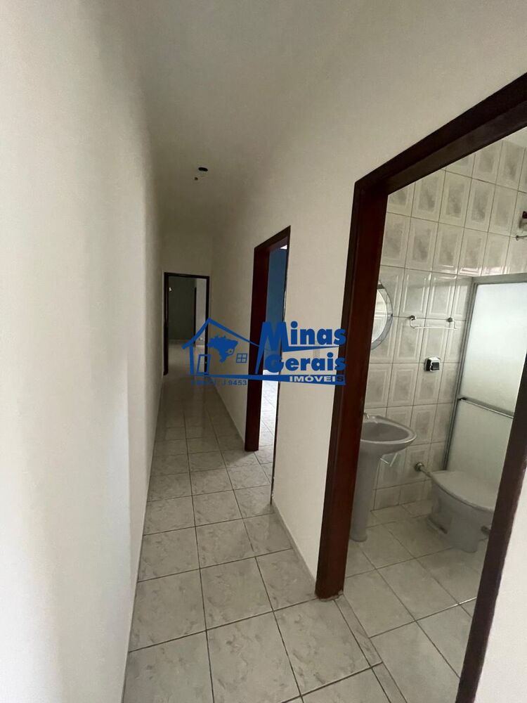 Casa à venda com 2 quartos, 72m² - Foto 2