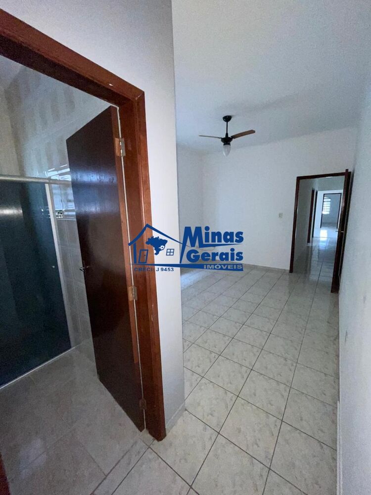 Casa à venda com 2 quartos, 72m² - Foto 7