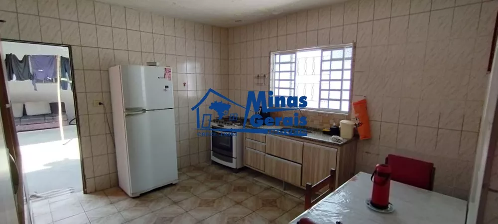 Casa à venda com 5 quartos, 121m² - Foto 4