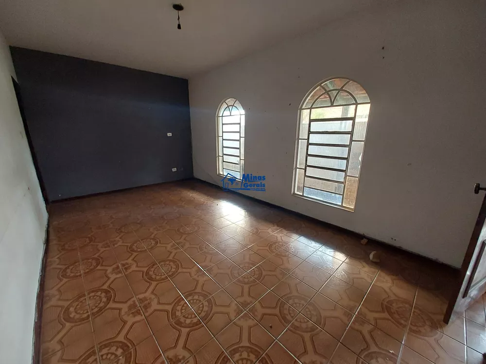 Casa à venda com 2 quartos, 125m² - Foto 2