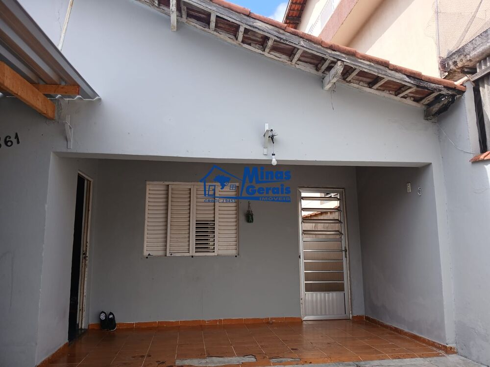 Casa à venda com 3 quartos, 159m² - Foto 1