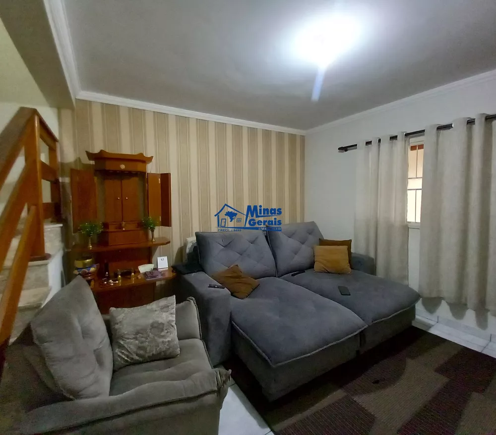 Casa à venda com 3 quartos, 88m² - Foto 1