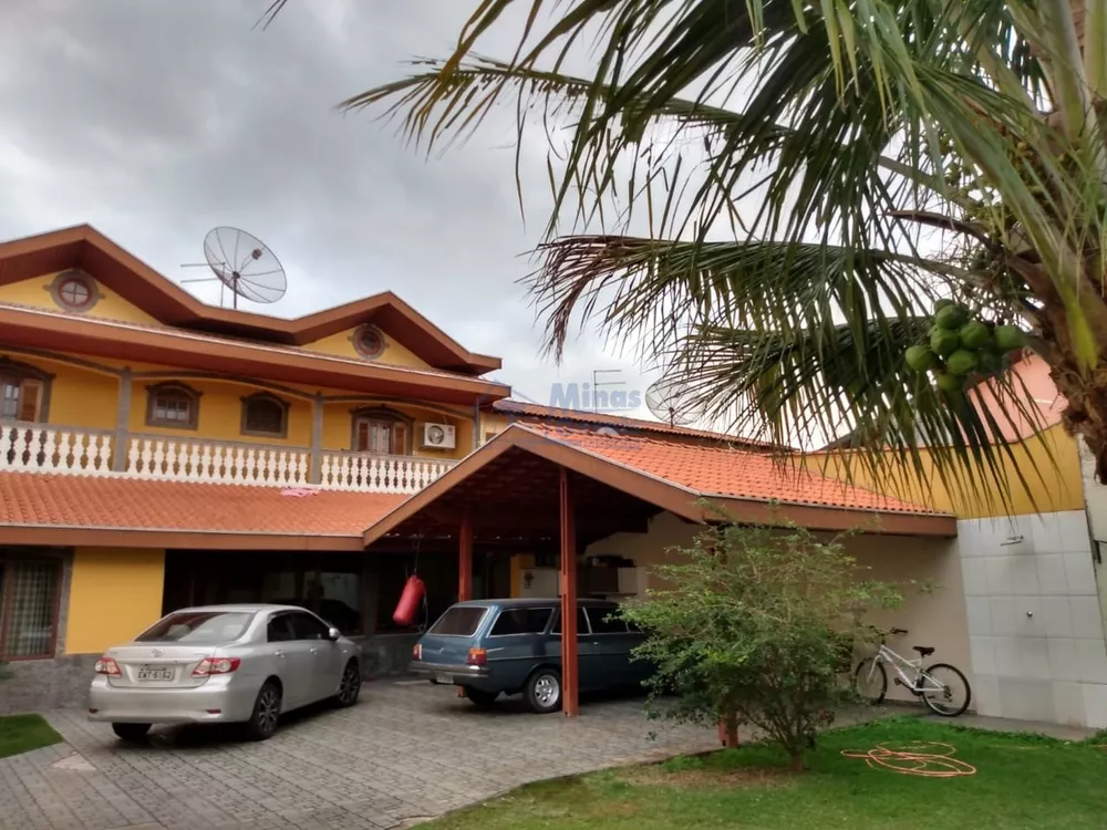 Casa à venda com 3 quartos, 300m² - Foto 1