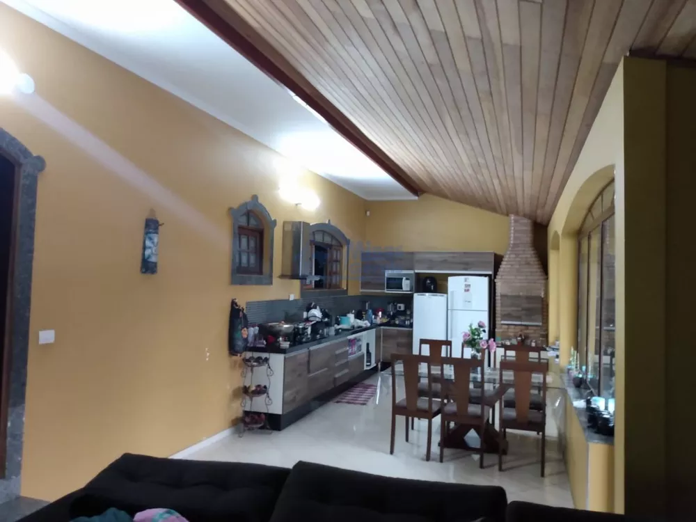 Casa à venda com 3 quartos, 300m² - Foto 7