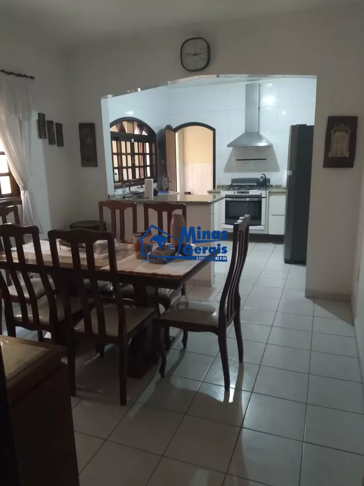 Casa à venda com 3 quartos, 149m² - Foto 4