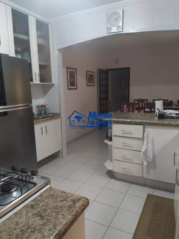 Casa à venda com 3 quartos, 149m² - Foto 3