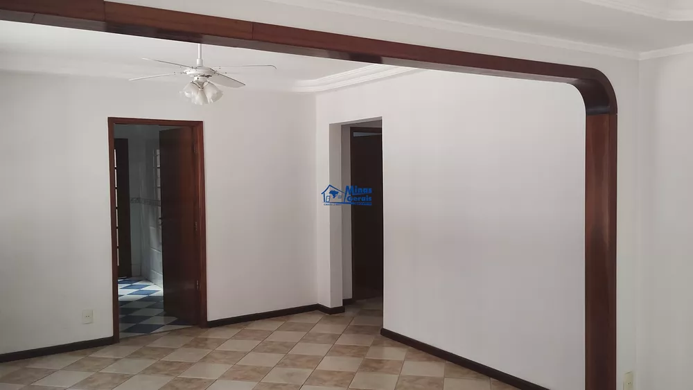 Casa de Condomínio para alugar com 4 quartos, 162m² - Foto 3