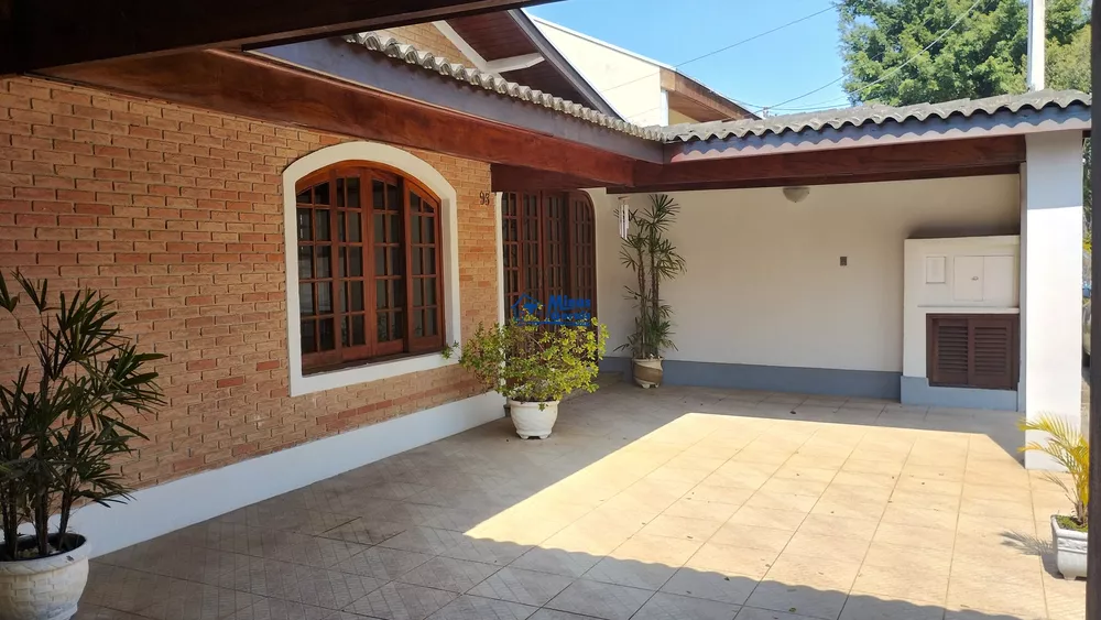 Casa de Condomínio para alugar com 4 quartos, 162m² - Foto 2