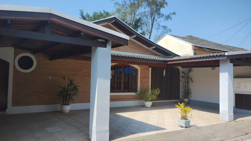 Casa de Condomínio para alugar com 4 quartos, 162m² - Foto 1