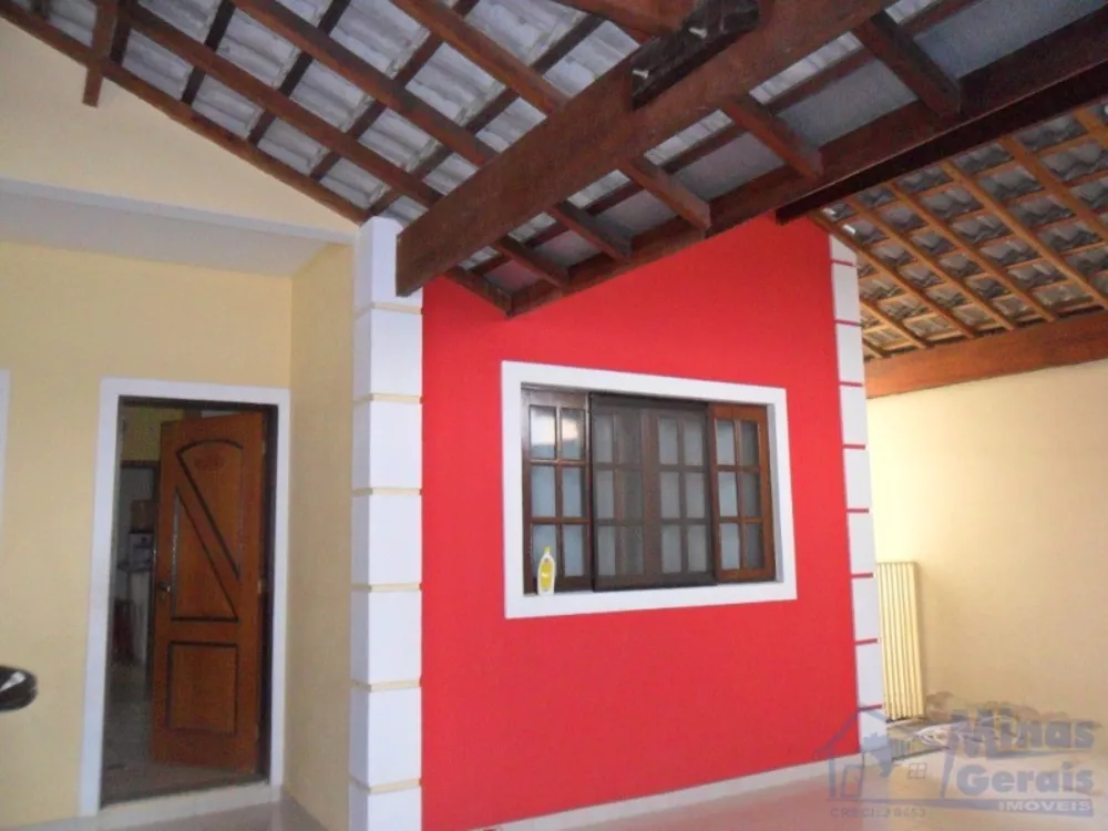 Casa à venda com 3 quartos, 250m² - Foto 1