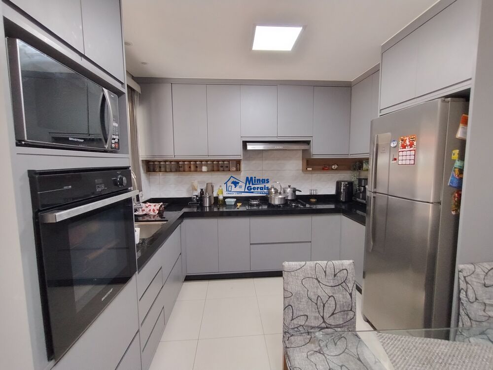 Casa à venda com 3 quartos, 165m² - Foto 2