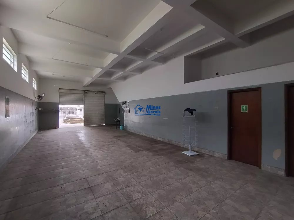 Prédio Inteiro à venda com 3 quartos, 180m² - Foto 2