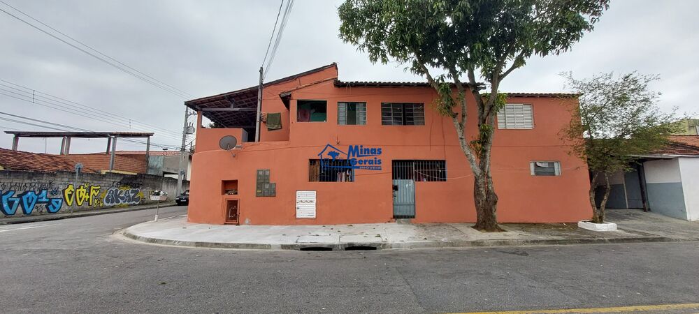 Casa à venda com 6 quartos, 140m² - Foto 1