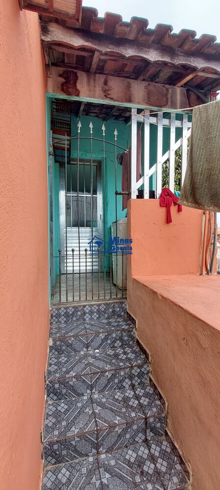 Casa à venda com 6 quartos, 140m² - Foto 4