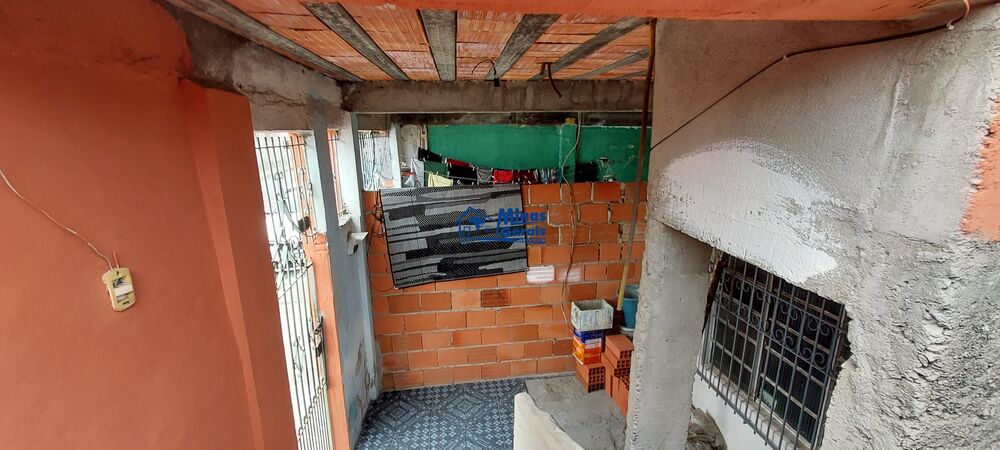 Casa à venda com 6 quartos, 140m² - Foto 3