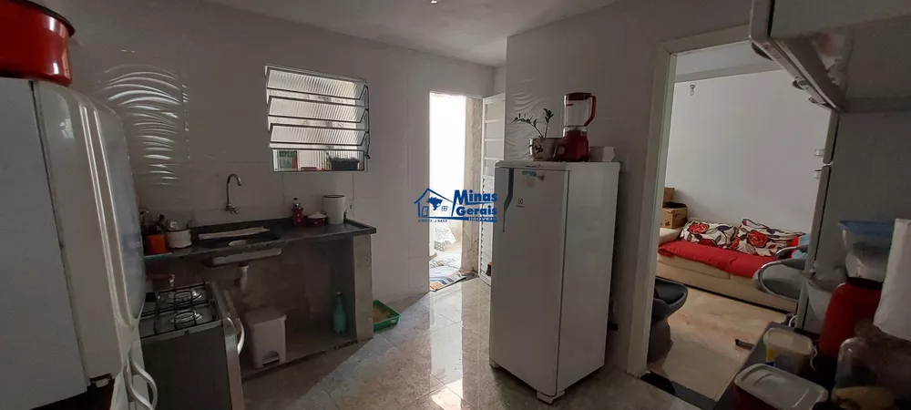 Casa à venda com 5 quartos, 250m² - Foto 2