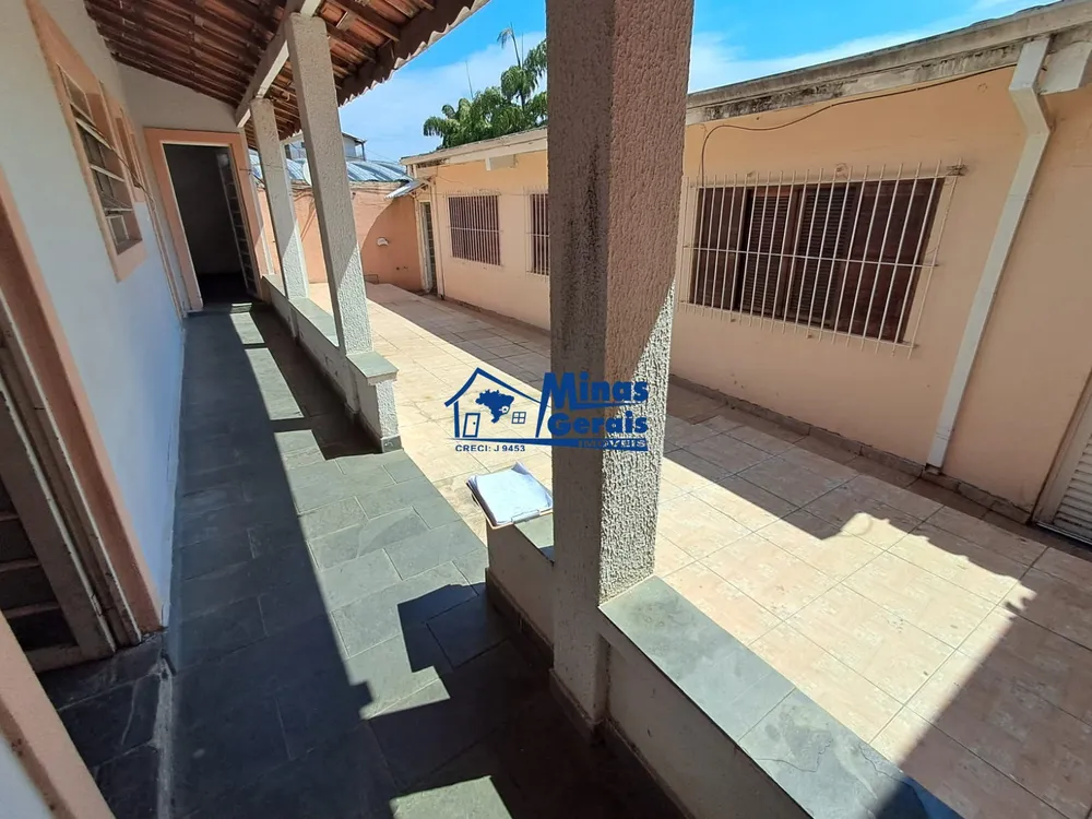 Casa, 3 quartos, 241 m² - Foto 1