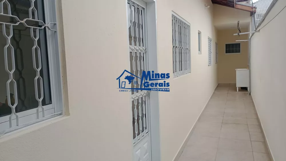 Casa à venda com 3 quartos, 119m² - Foto 1