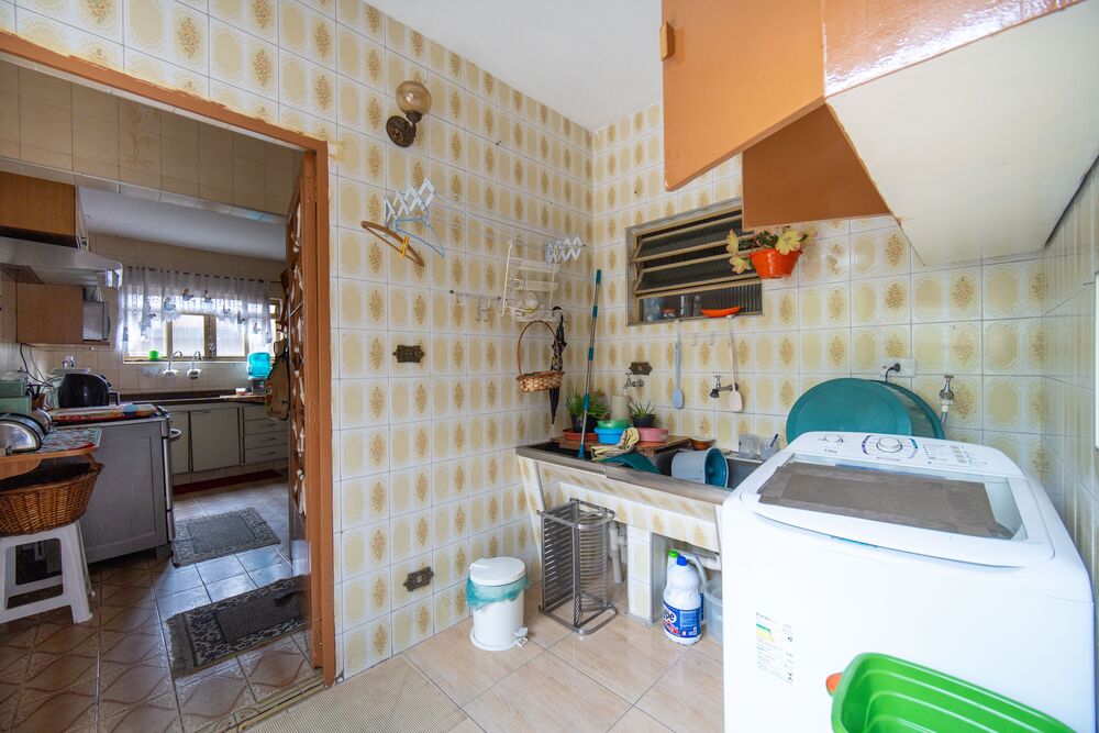 Casa à venda com 3 quartos, 253m² - Foto 1