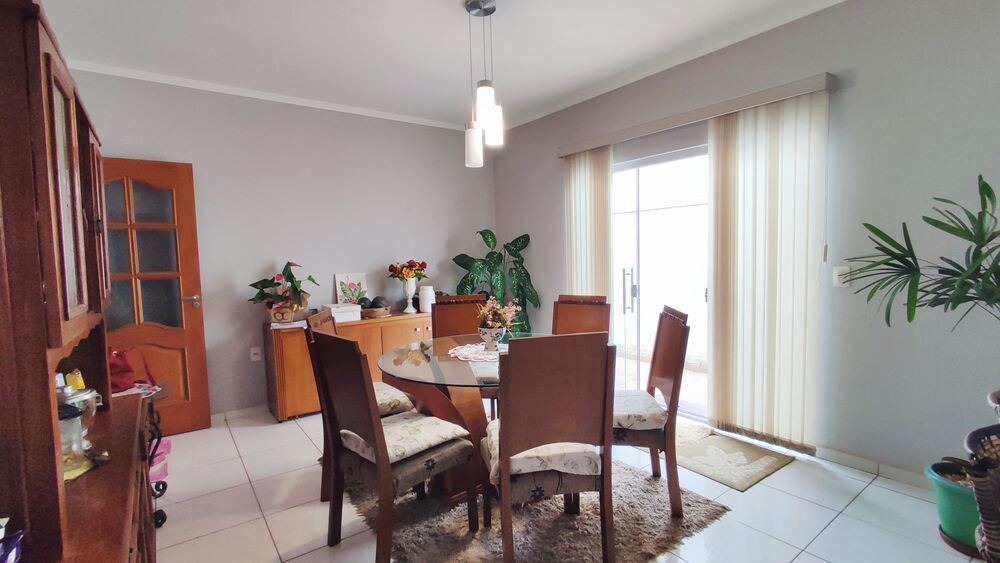 Casa à venda com 3 quartos, 300m² - Foto 4