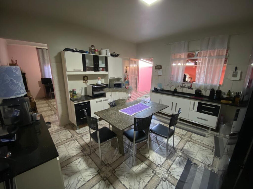 Casa à venda com 2 quartos, 200m² - Foto 2