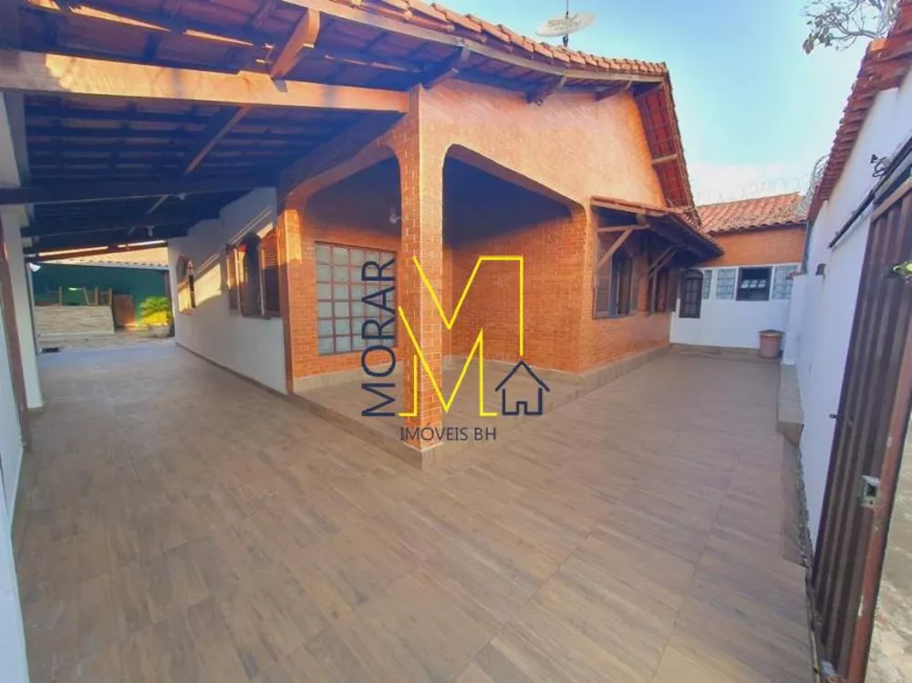 Casa à venda com 4 quartos, 360m² - Foto 1