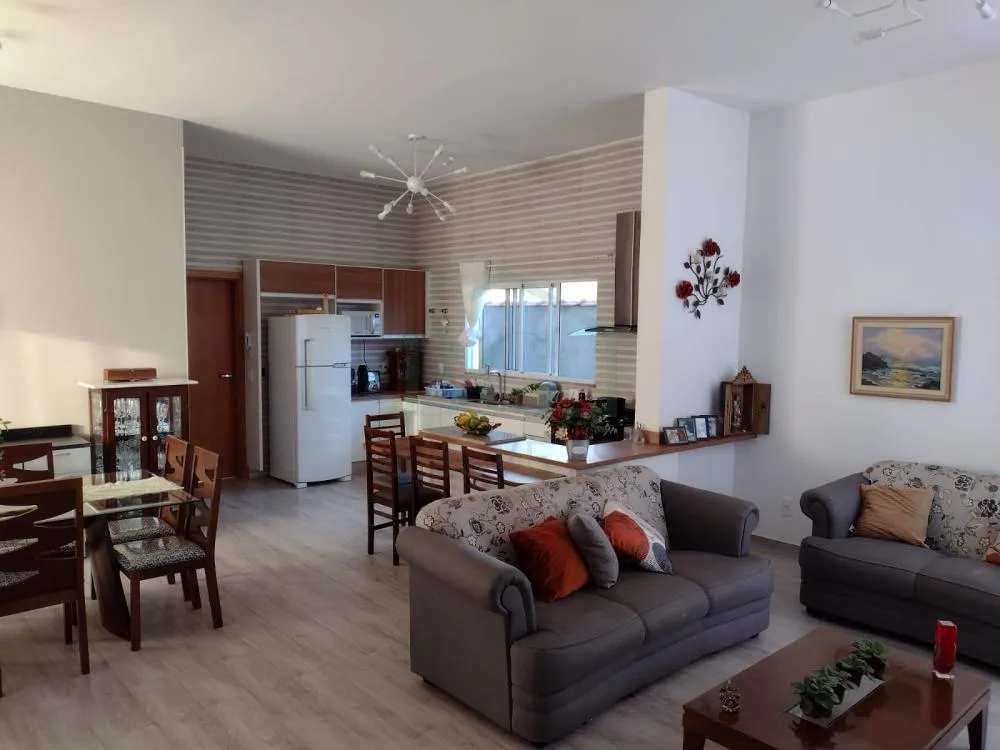 Casa, 3 quartos, 137 m² - Foto 1
