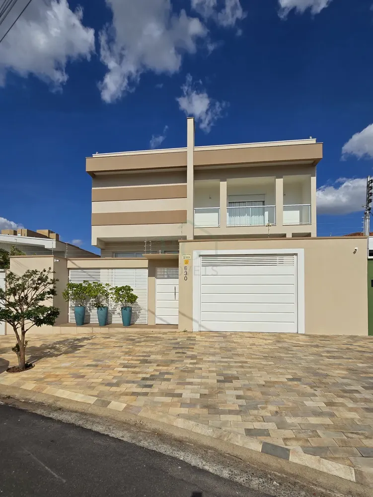 Casa, 4 quartos, 330 m² - Foto 1